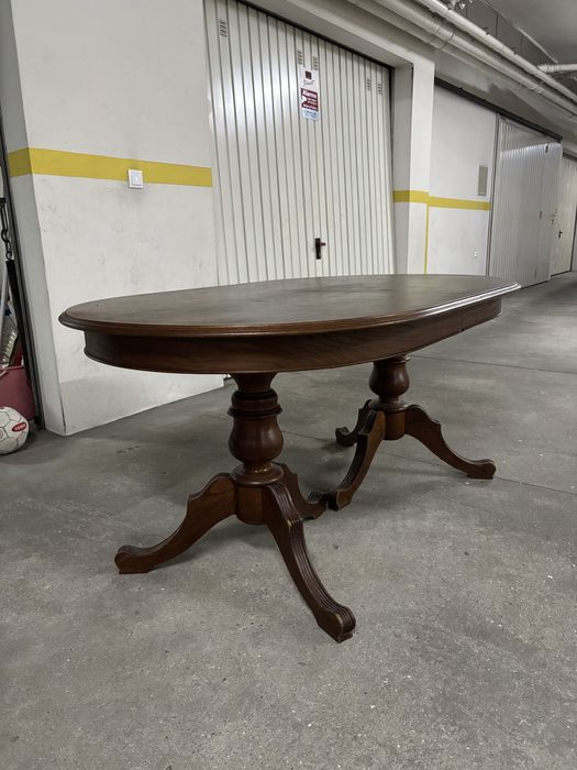 Mesa de madeira maciça extensível