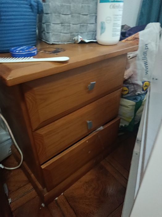 vendo cama  com colchao cómoda e mesas de cabeceira