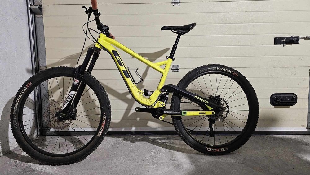 Bicicleta usada marca GT force