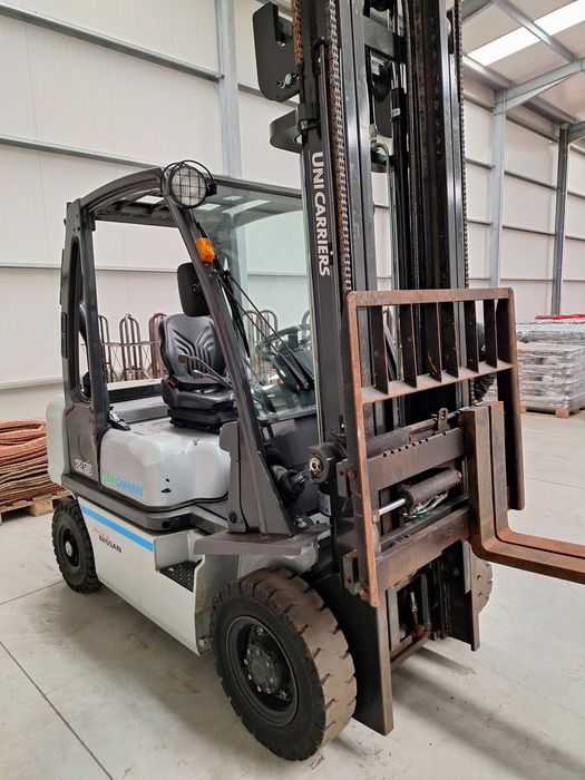 Empilhador Nissan 2.5 duplo mastil