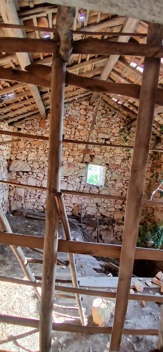 Moradia em pedra para restaurar