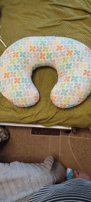 Подушка для годування груддю boppy