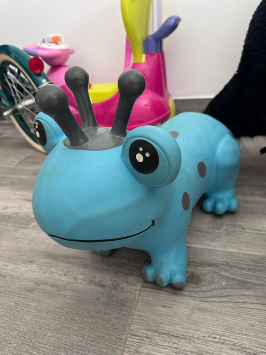 Brinquedo insuflável de saltar para bebés