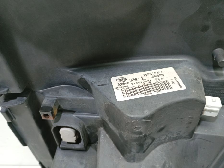 Ótica / farol esquerda NISSAN NT400 Cabstar Chassis (F24F)