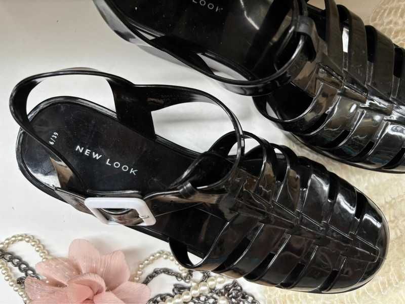 39 modne czarne sandały plastikowe na koturnie i obcasie melisa kpop