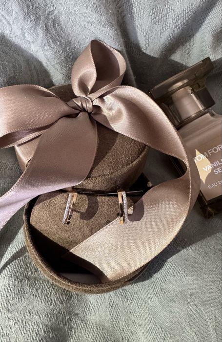 Золота сережка (одна) з діамантами