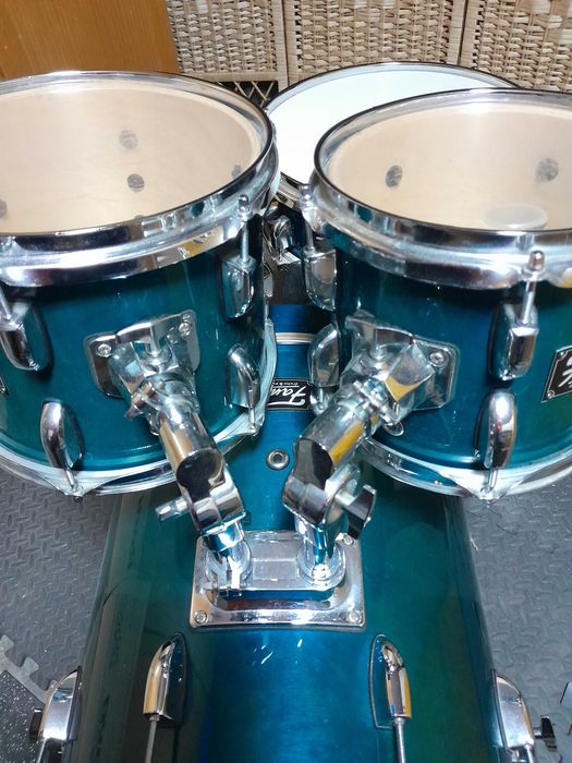 Bateria Fame Maple Standard Jungle com pratos low volume