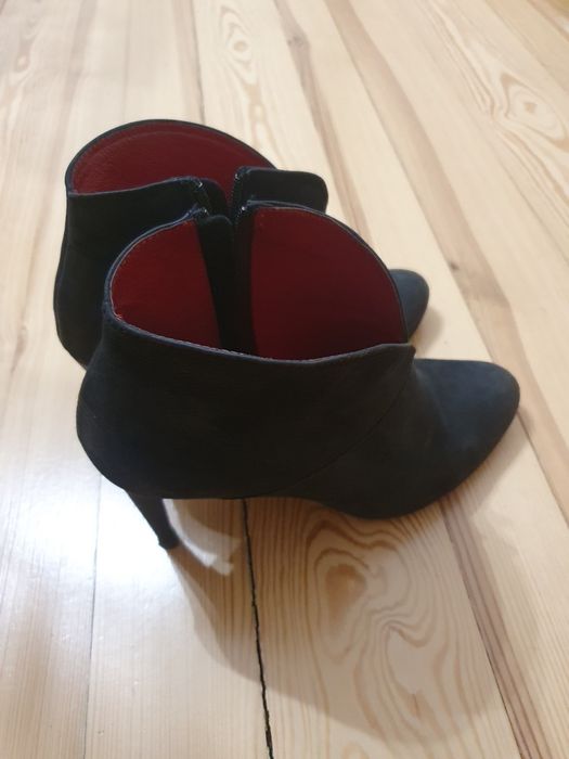 Botki Carinii czarne skóra naturalna