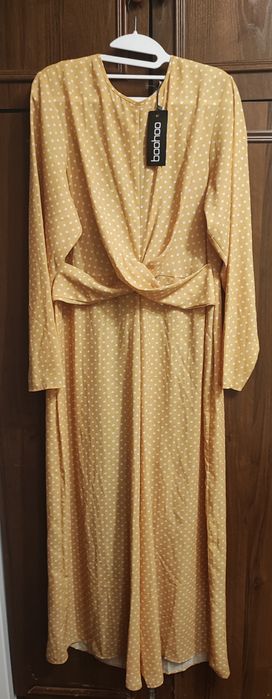 Костюм брючный(комбинезон)новый 18 р.