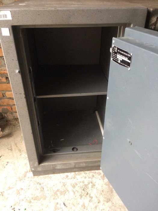 Продаю б.у сейф 3 класс взломостойкости сертификат.