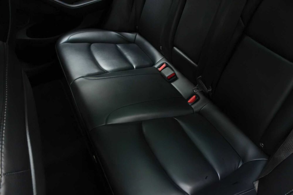 Tesla Model 3      2023