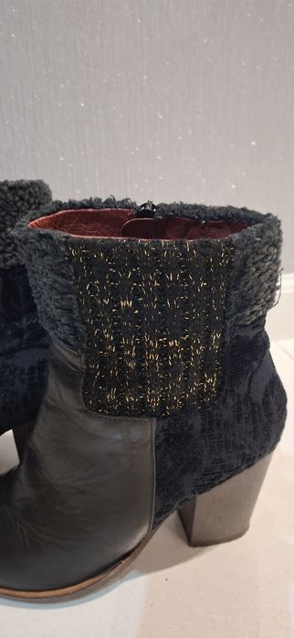 Skórzane botki na obcasie Desigual R 40