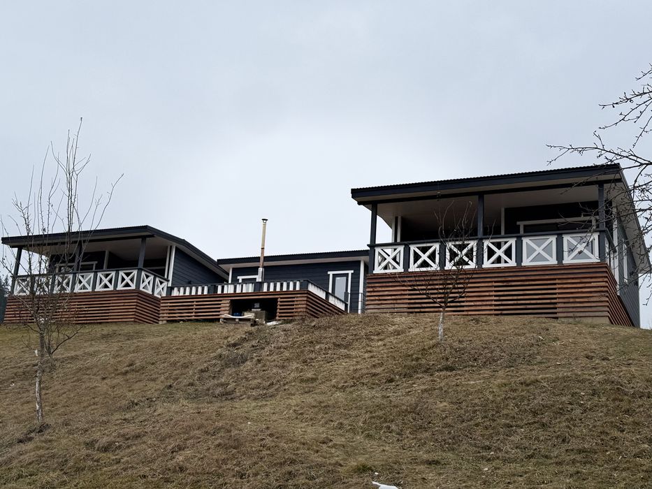 Здаються два новенькі будинки з усіма умовами, з чудовим краєвидом.