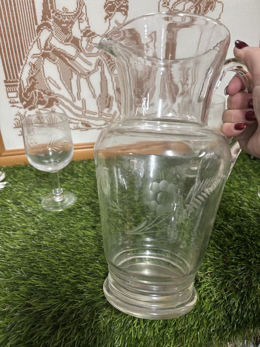 Jarra antiga lapidadacom 2 copos