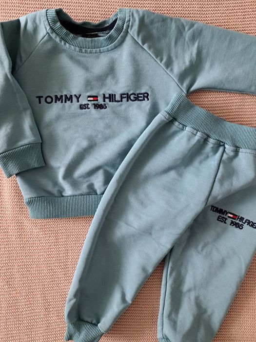 Komplet dresowy chłopięcy Tommy Hilfiger rozm 74 80