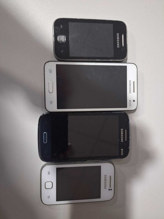 Três Telemóveis samsung