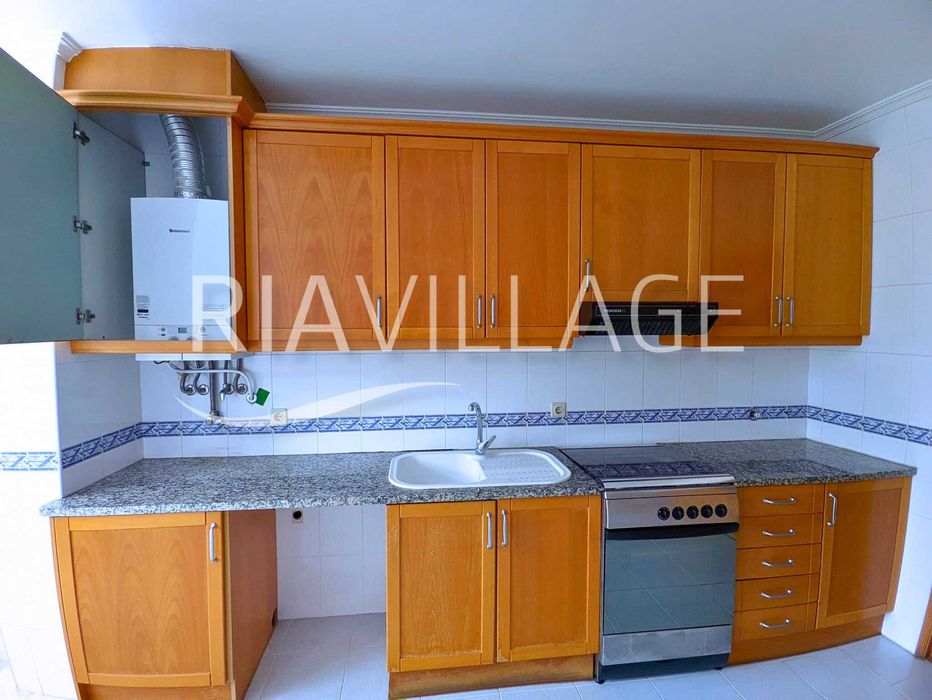 Apartamento T1 c/ garagem para arrendar (junto ao Glicínias - Aveiro)