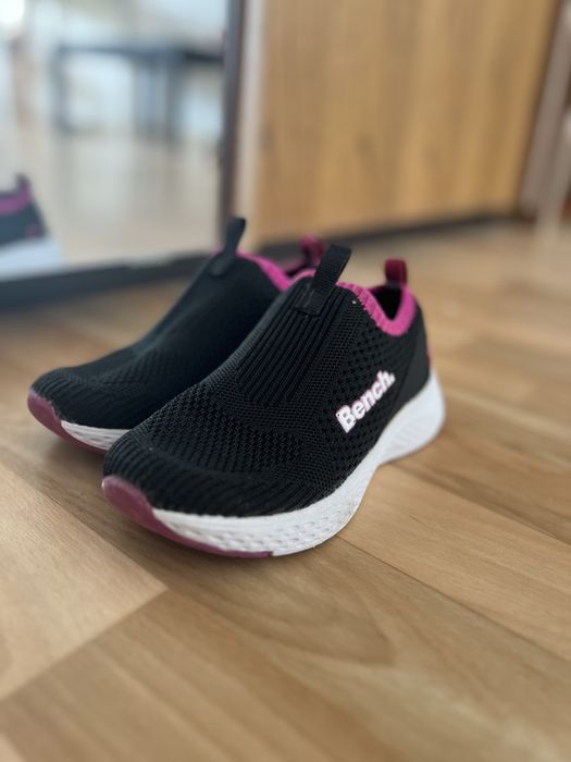 Кроссовки Bench