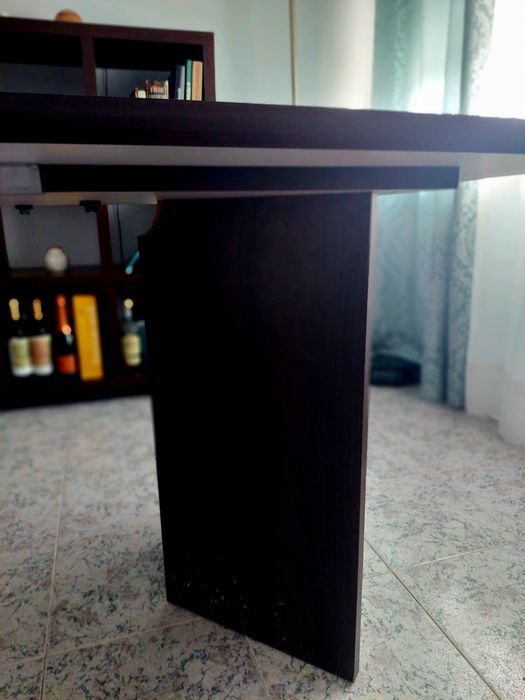 Conjunto de mesa de jantar e quatro cadeiras
