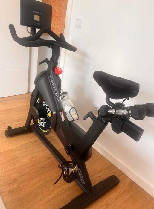 Bicicleta de Spinning PROFORM Tour de France CBC Preto (Volante Inércia: 10Kg - 127x145x56cm)