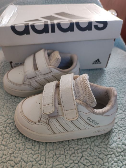 Кросівки для малюка фірми Adidas  20 розміру