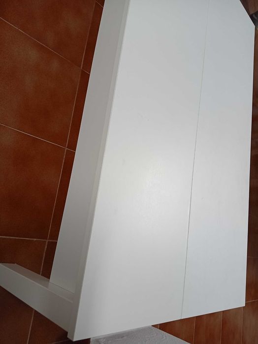 Mesa de centro branca marca IKEA