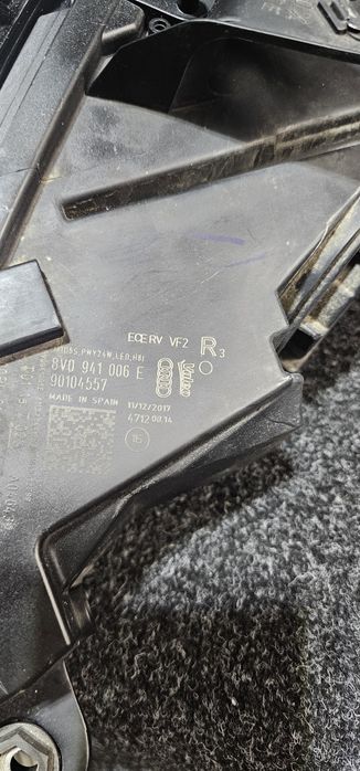 Lampa prawa audi 8v0941006e stan idealny