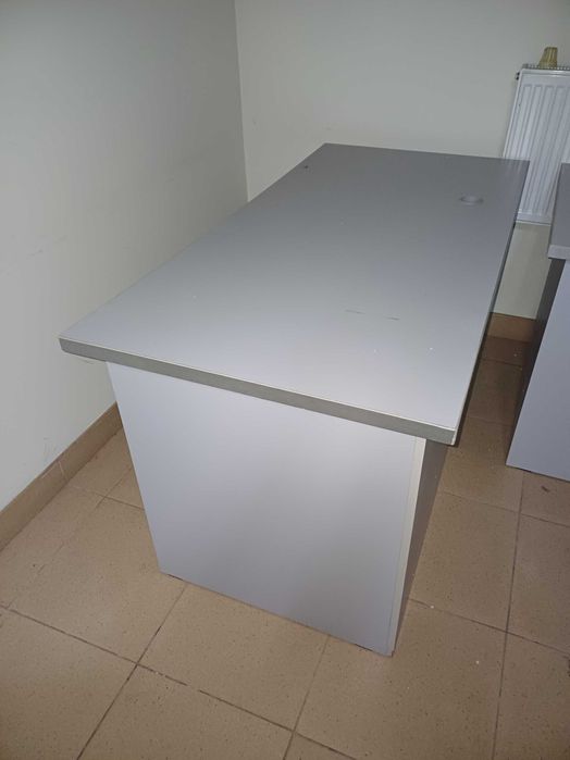 Продам стол, большой, крепкий, вместительный