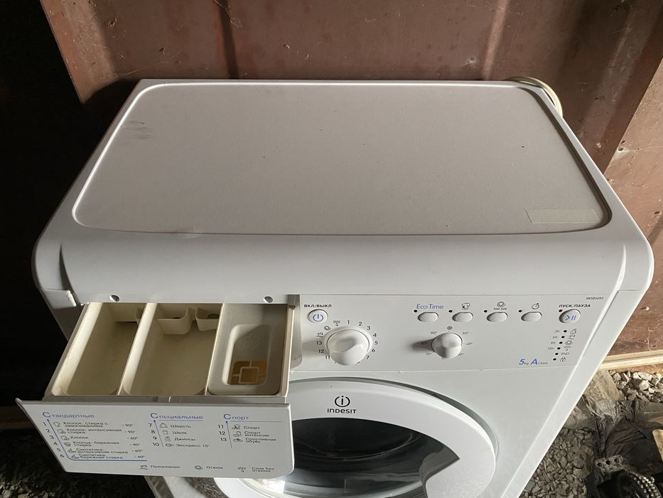 Пральна машина Indesit 5kg IWSB5093