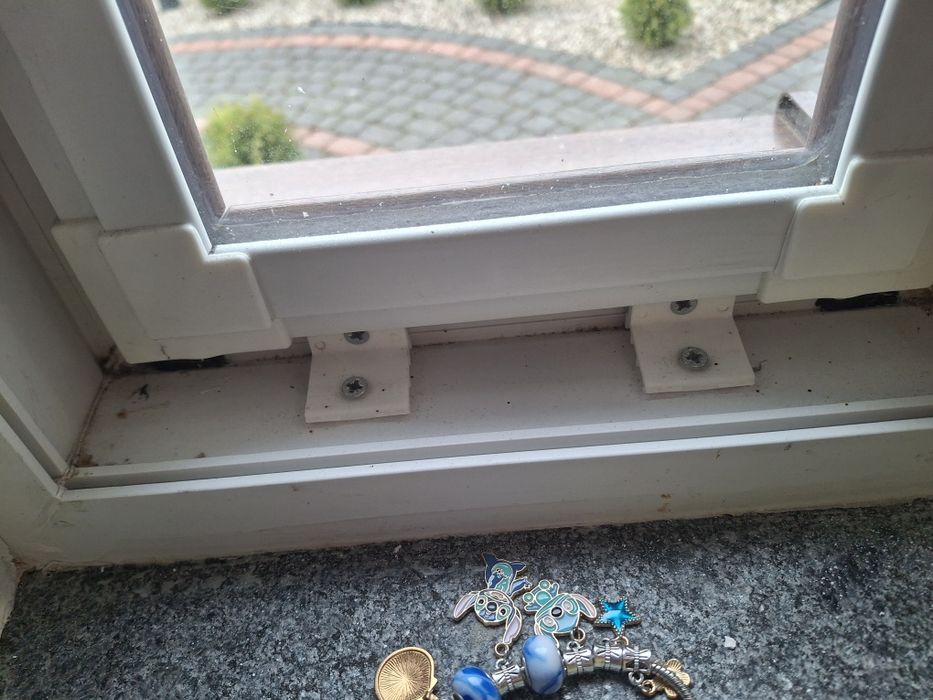 Okna gospodarcze i 2 parapety gratis