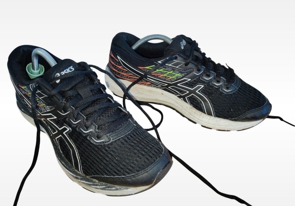 Markowe buty sportowe Asics Gel-Cumulus r 39,5 wkł25cm czarne