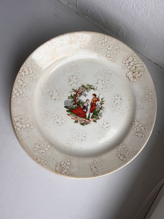 Столові сервізи. Тарілки