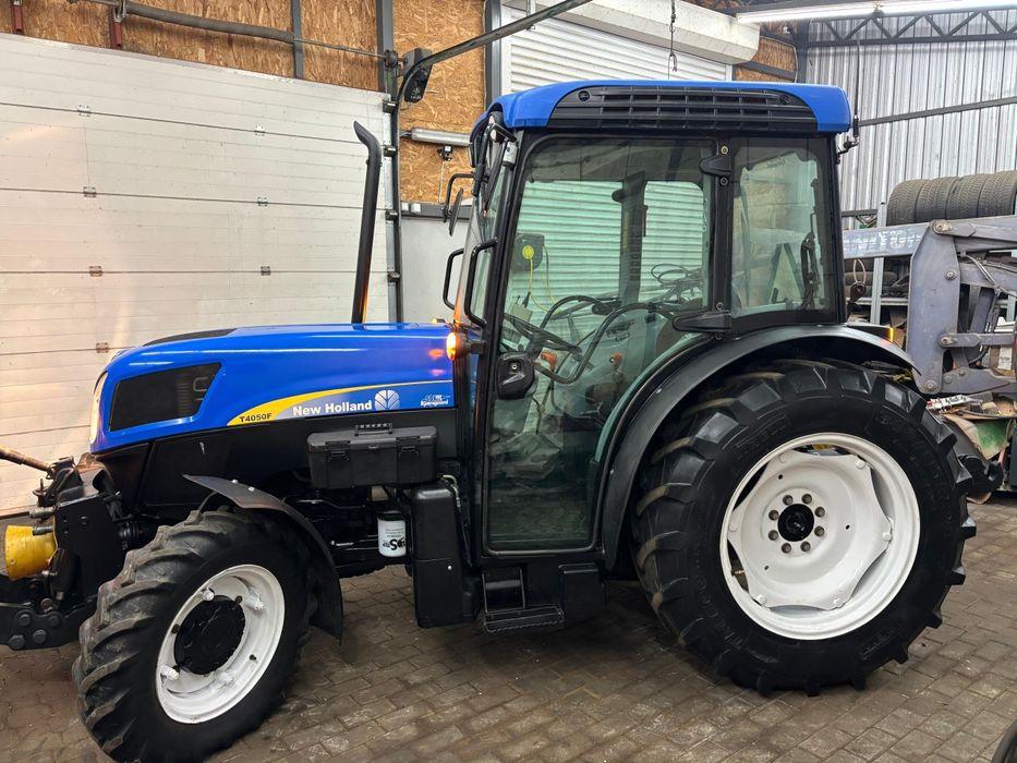 New HOLLAND T4050F, 2011 ROK. Zamiatarka Posypywarka EPOKE. SUPER STAN