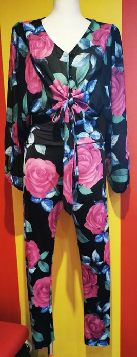Piękny komplet w kwiaty elegancka bluzeczka