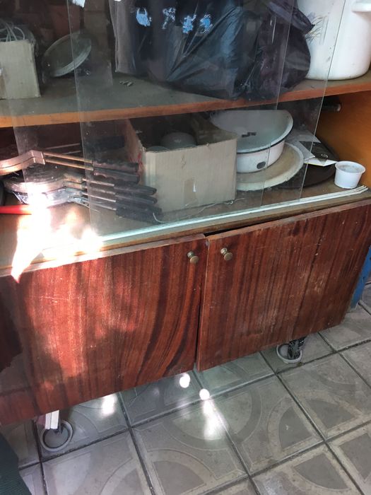 Продам Старий сервант