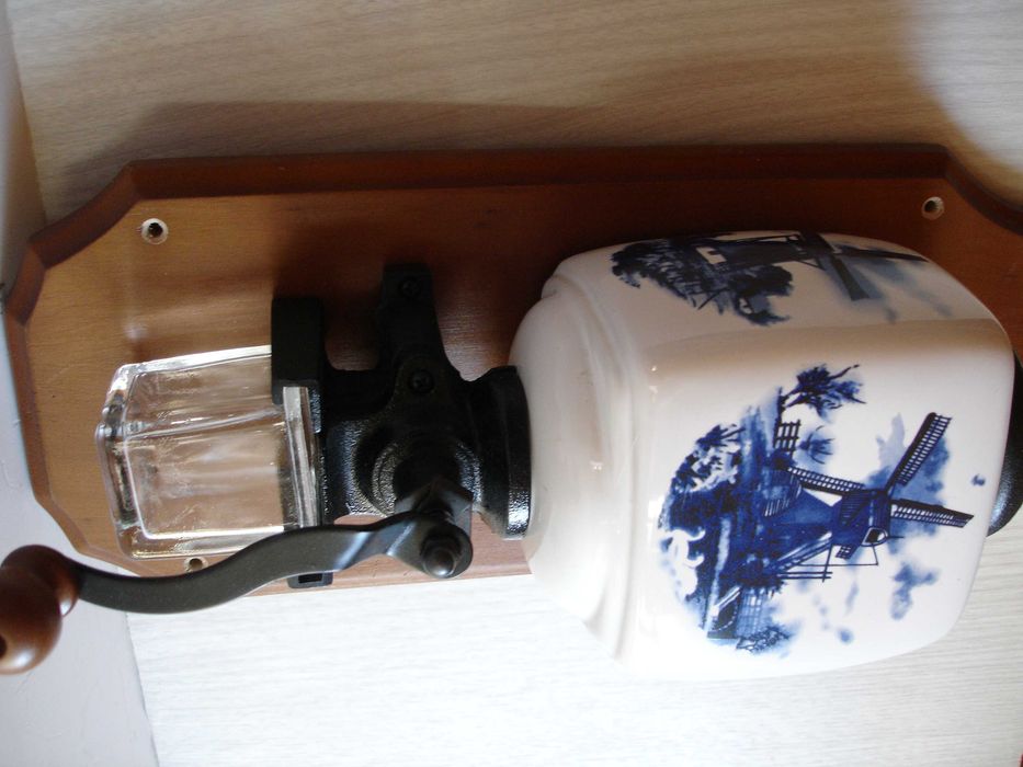 MŁYNEK ścienny do kawy