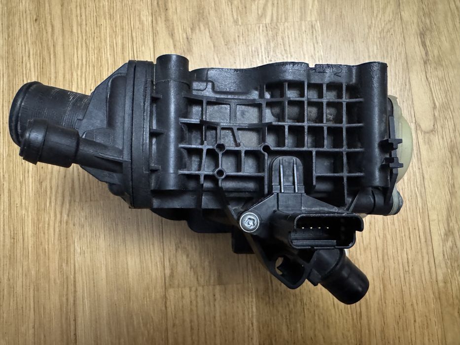 Продам термостат Ford, Peugeot, Citroen, оригінал.