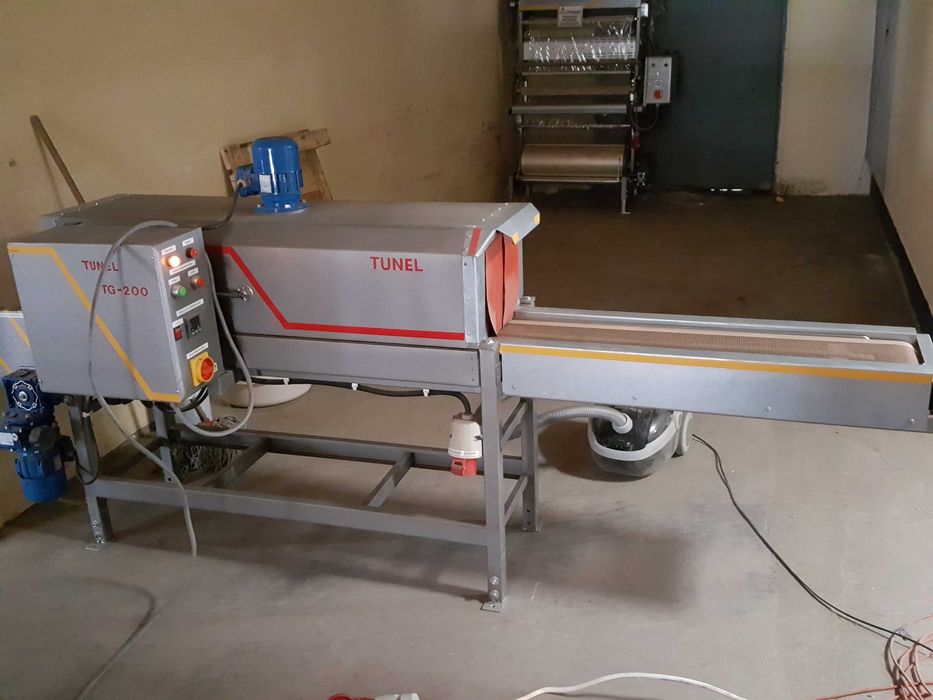 Tunel  obkurczający do folii termokurczliwej.