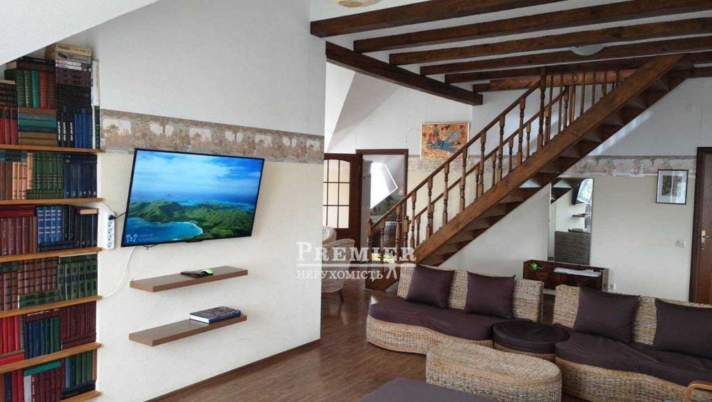 Продам двоповерховий будинок в Фонтанцs