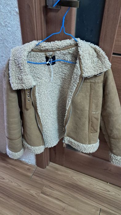 Куртка весна на дівчинку 152 розмір.