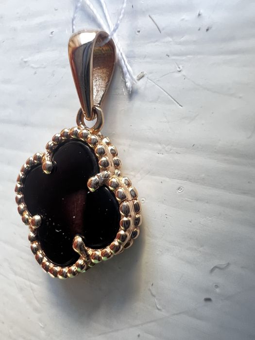 Золотой кулон Ван Клиф с оніксом