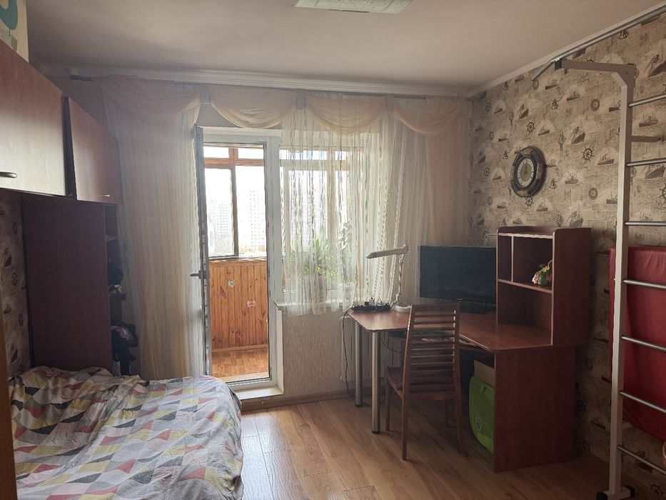 4-кім. Пр-т Григоренка Петра , Дарницький р-н  97 м. з ремонтом