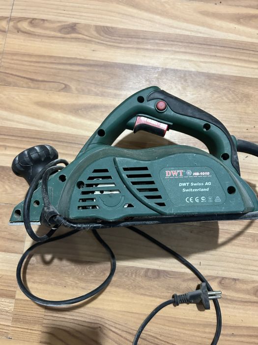 Електрорубанок DWT HB -1010