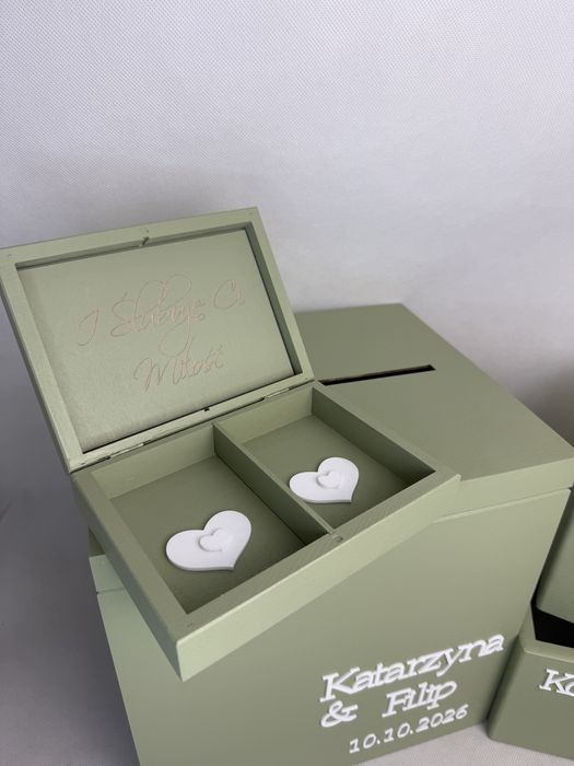 Pudełko na koperty, obrączki, wieszaki i koszyczki ratunkowe w kolorze szałwii