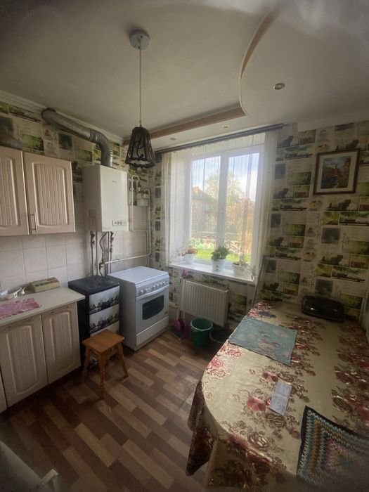 Продам 3-ну квартиру в центрі міста Узина!