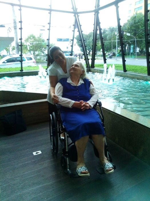 Cuidadora Auxiliar Domiciliar de Idosos Experiente 20 anos
