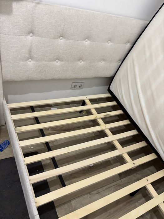 Cama de casal usada