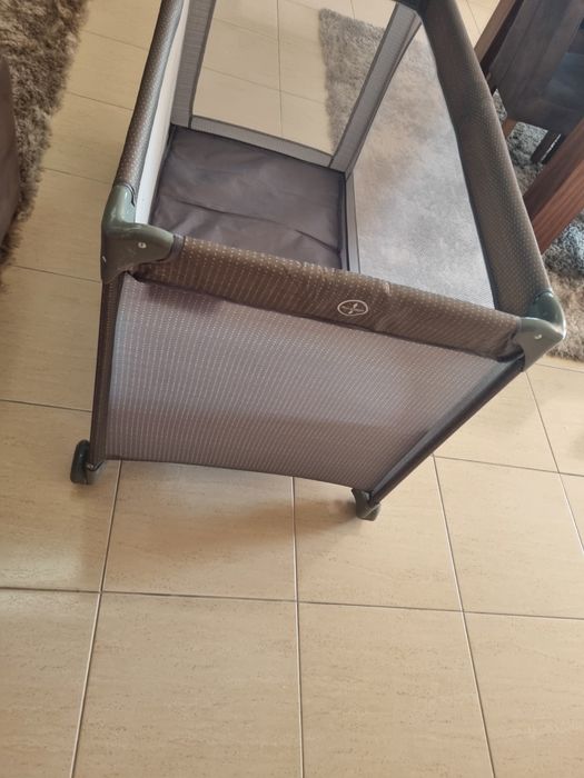 Cama de viagem  e parque para bebe