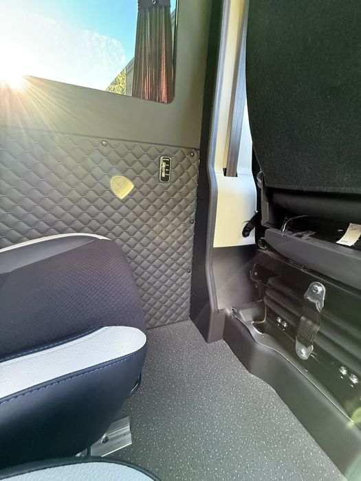 Peugeot Boxer 2023 пасажир 8+1