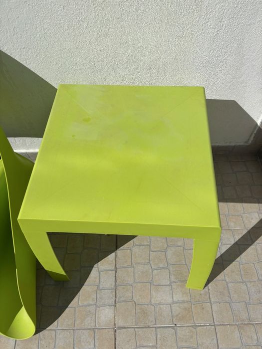 Cadeira Lounge + Mesa de Apoio + Vaso